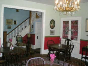 Oak Manor Inn Hartsville Exterior photo